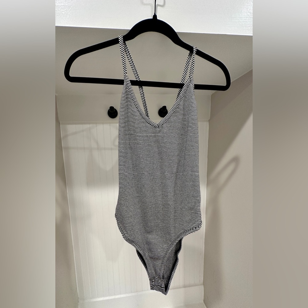 Forever 21 Bodysuit Bundle - 2 Black and White Bodysuits Size M, NWT and NWOT - Picture 6 of 10